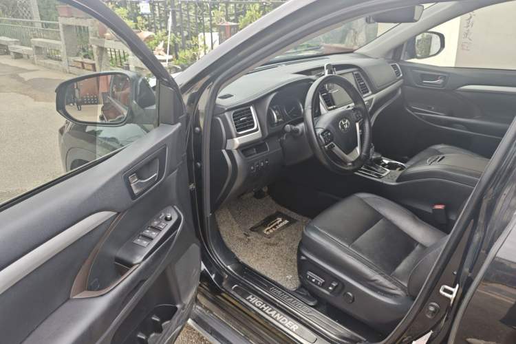 Used Toyota Highlander 2018 2.0T Four-Wheel Drive Prestige Version 7 Seats China VI Standard Driver Seat