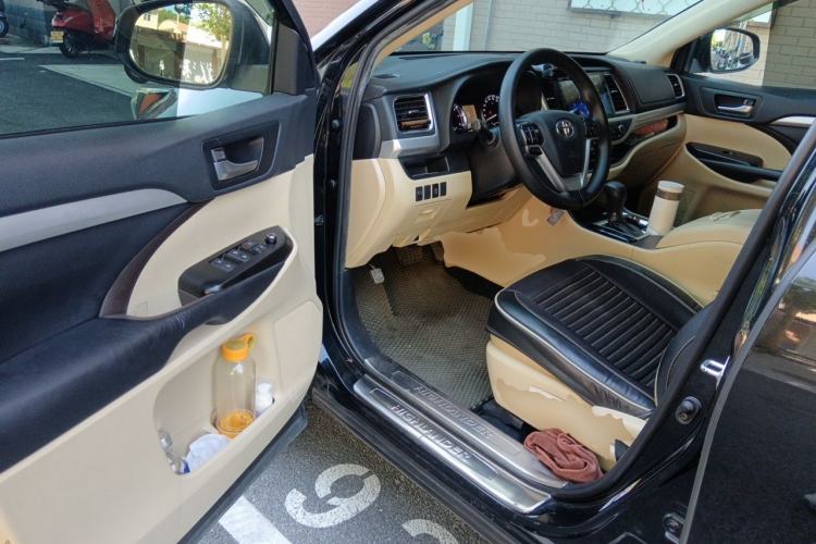 Used Toyota Highlander 2018 2.0T Four-Wheel Drive Elite Edition 7 Seats China VI Standard Driver Seat