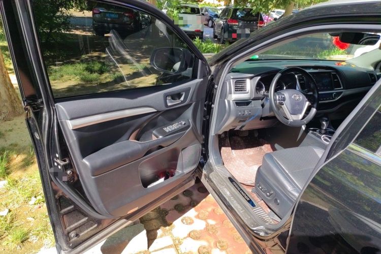 Used Toyota Highlander 2018 2.0T Four-Wheel Drive Prestige Version 7 Seats China VI Standard Driver Seat