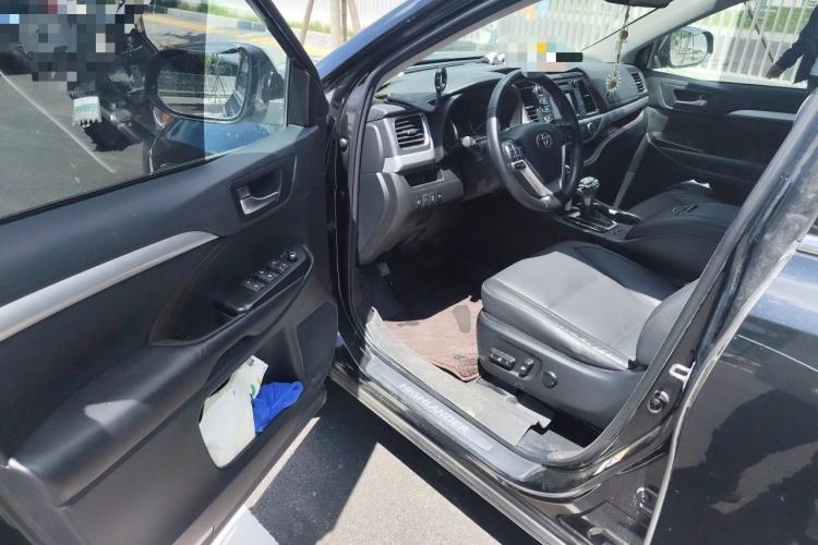 Used Toyota Highlander 2018 2.0T Four-Wheel Drive Luxury Edition 7 Seats China V Emission Standard Driver Seat