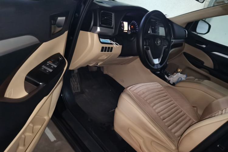 Used Toyota Highlander 2018 2.0T Four-Wheel Drive Elite Edition 7 Seats China VI Standard Driver Seat