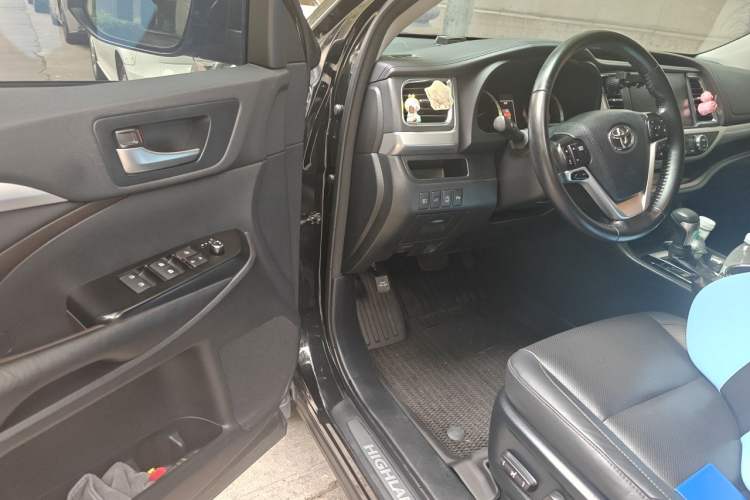 Used Toyota Highlander 2018 2.0T Four-Wheel Drive Prestige Version 7 Seats China VI Standard Driver Seat