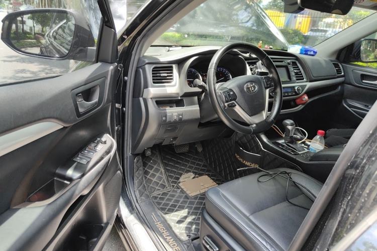 Used Toyota Highlander 2018 2.0T Four-Wheel Drive Luxury Version 7 Seats China VI Standard Driver Seat