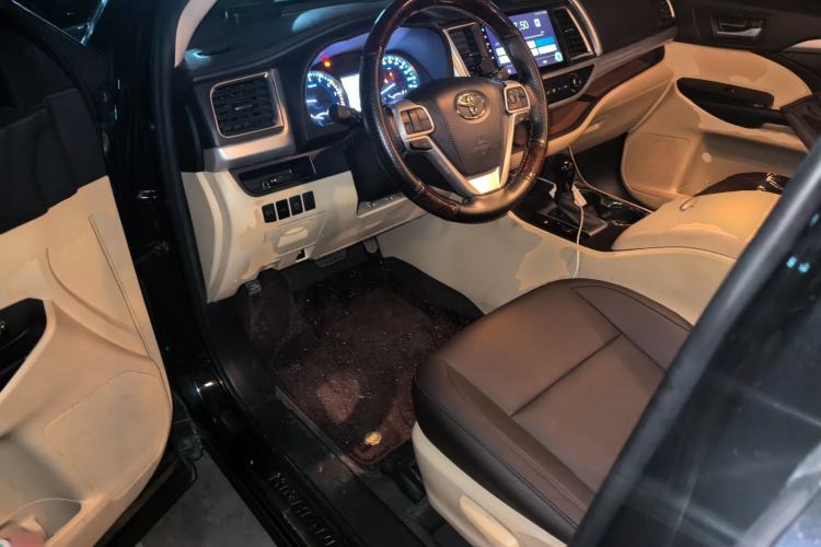Used Toyota Highlander 2018 2.0T Two-Wheel Drive Elite Version 5 Seats China VI Standard Driver Seat