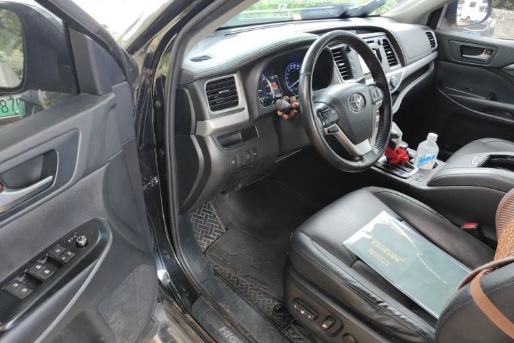 Used Toyota Highlander 2018 2.0T Four-Wheel Drive Luxury Version 7 Seats China VI Standard Driver Seat