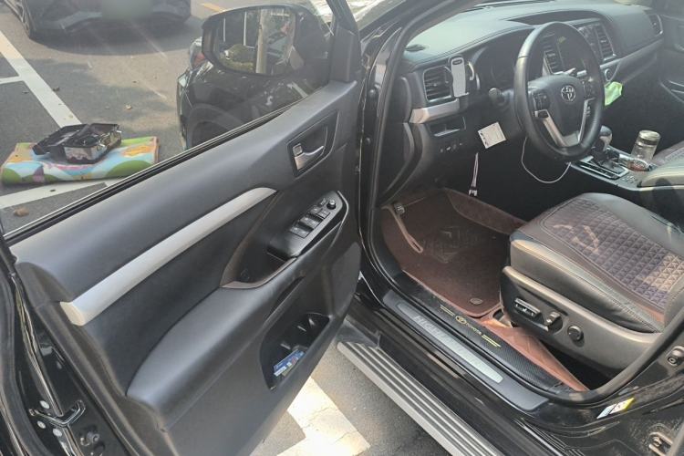 Used Toyota Highlander 2018 2.0T Four-Wheel Drive Luxury Version 7 Seats China VI Standard Driver Seat