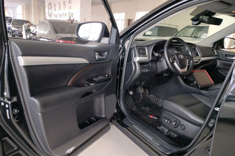 Used Toyota Highlander 2018 2.0T Four-Wheel Drive Prestige Version 7 Seats China VI Standard Driver Seat