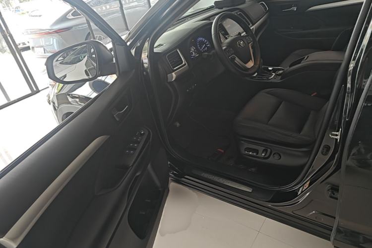Used Toyota Highlander 2018 2.0T Four-Wheel Drive Prestige Version 7 Seats China VI Standard Driver Seat