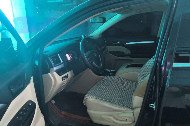 Used Toyota Highlander 2018 2.0T Two-Wheel Drive Elite Version 5 Seats China VI Standard Driver Seat