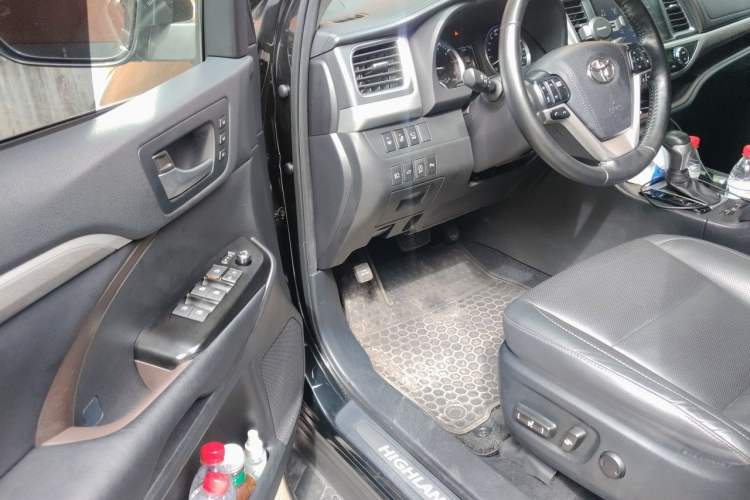 Used Toyota Highlander 2018 2.0T Four-Wheel Drive Supreme Edition 7-Seater China VI Driver Seat