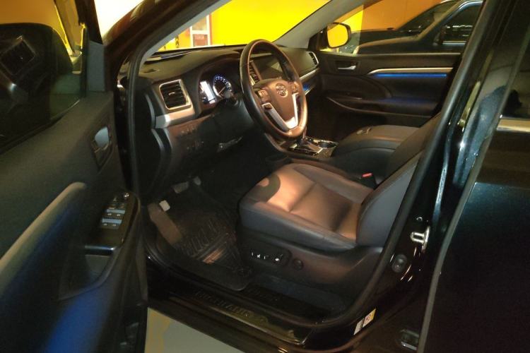Used Toyota Highlander 2018 2.0T Four-Wheel Drive Supreme Edition 7-Seater China VI Driver Seat