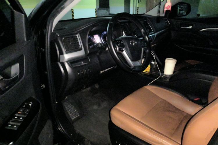 Used Toyota Highlander 2018 2.0T Four-Wheel Drive Knight Edition 7 Seats China VI Standard Driver Seat