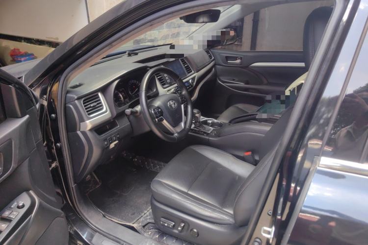 Used Toyota Highlander 2018 2.0T Four-Wheel Drive Luxury Version 7 Seats China VI Standard Driver Seat
