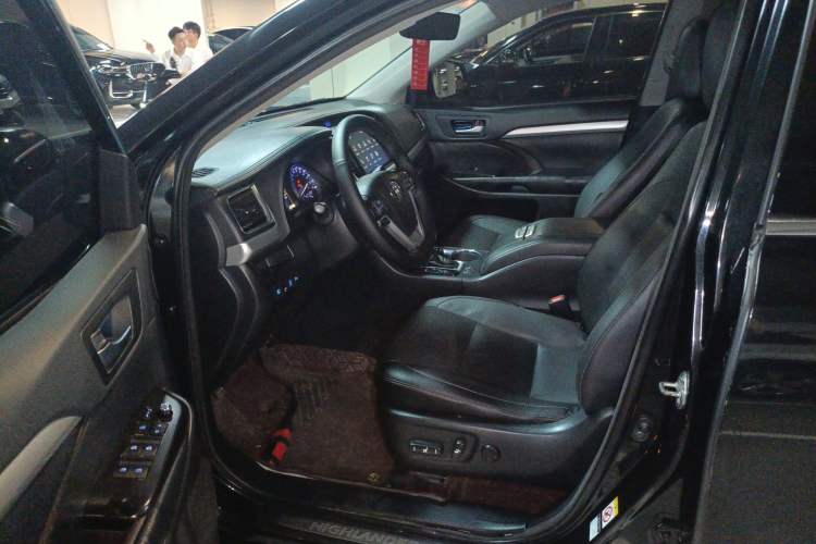 Used Toyota Highlander 2018 2.0T Four-Wheel Drive Luxury Edition 7 Seats China V Emission Standard Driver Seat