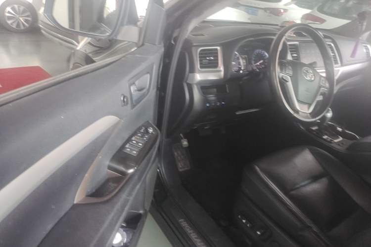 Used Toyota Highlander 2018 2.0T Four-Wheel Drive Prestige Version 7 Seats China VI Standard Driver Seat