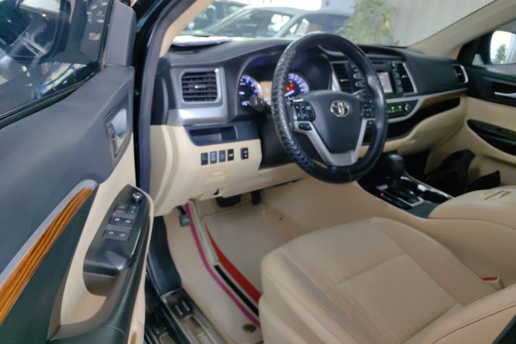 Used Toyota Highlander 2018 2.0T Four-Wheel Drive Elite Edition 7 Seats China VI Standard Driver Seat