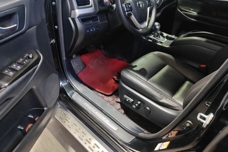 Used Toyota Highlander 2018 2.0T Four-Wheel Drive Luxury Edition 7 Seats China V Emission Standard Driver Seat