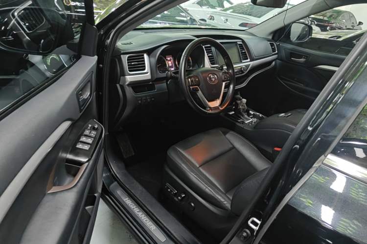 Used Toyota Highlander 2018 2.0T Four-Wheel Drive Prestige Version 7 Seats China VI Standard Driver Seat