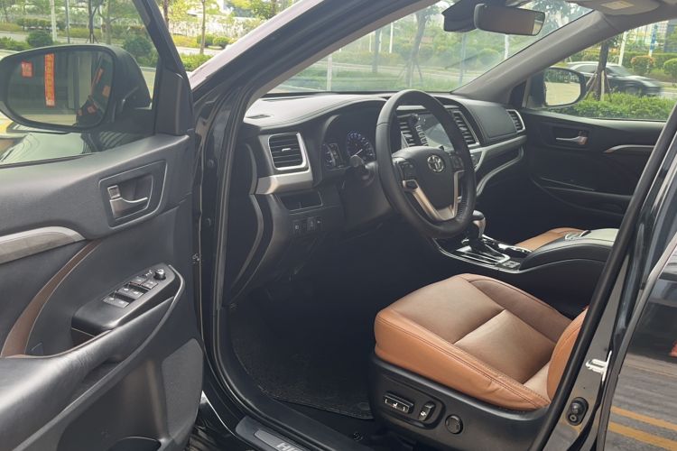 Used Toyota Highlander 2018 2.0T Four-Wheel Drive Knight Edition 7 Seats China VI Standard Driver Seat