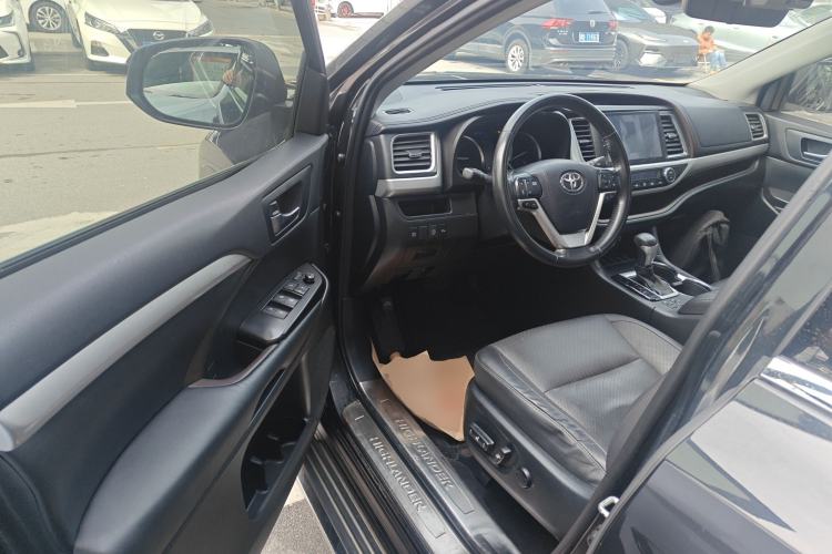 Used Toyota Highlander 2018 2.0T Four-Wheel Drive Luxury Edition 7 Seats China V Emission Standard Driver Seat