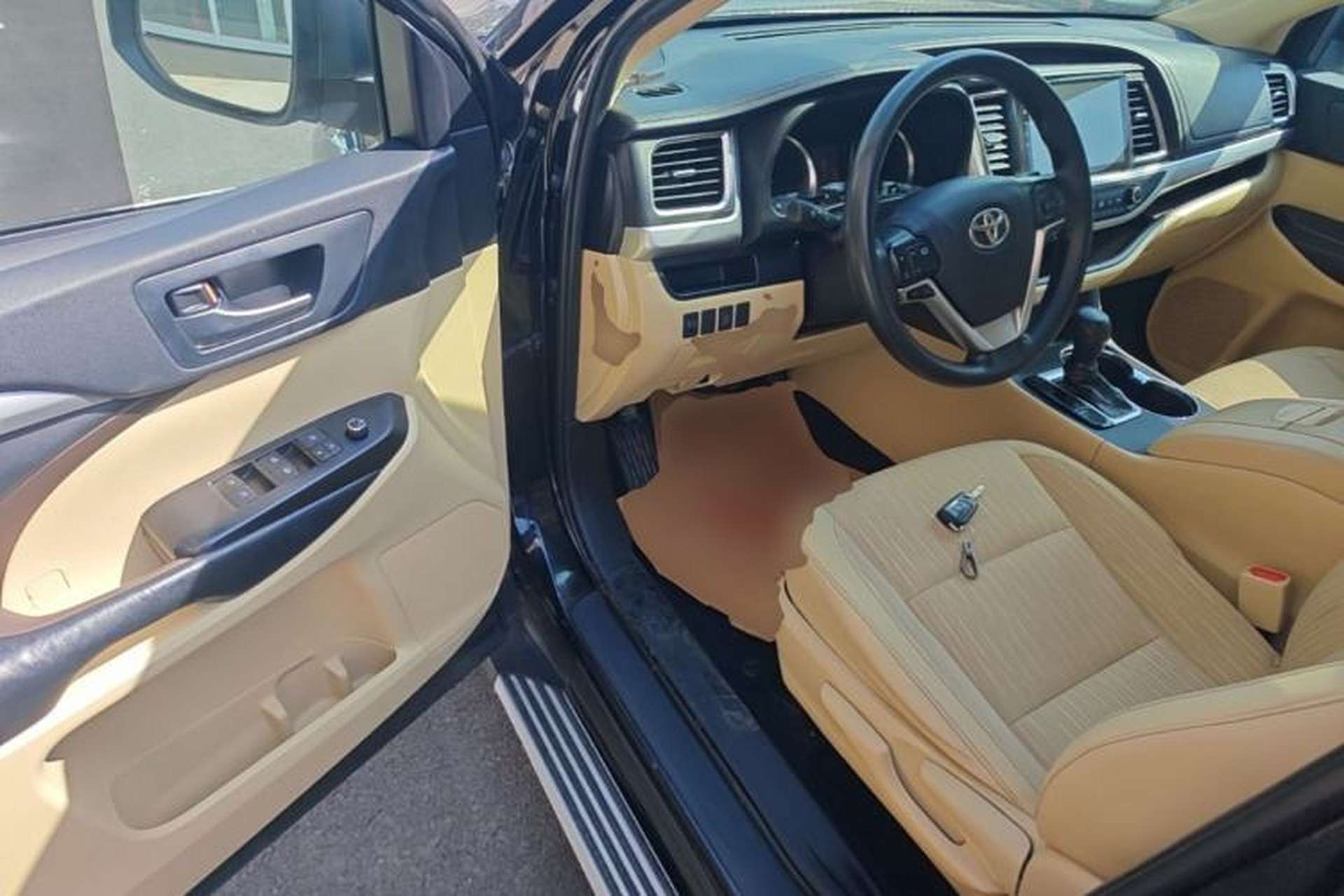 Used Toyota Highlander 2018 2.0T Four-Wheel Drive Elite Edition 7 Seats China VI Standard Driver Seat