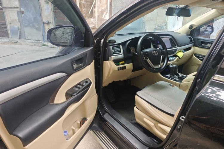Used Toyota Highlander 2018 2.0T Two-Wheel Drive Elite Edition 7 Seats China VI Standard Driver Seat