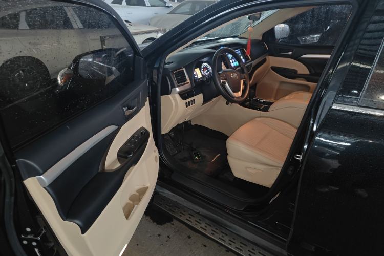 Used Toyota Highlander 2018 2.0T Two-Wheel Drive Elite Version 5 Seats China VI Standard Driver Seat