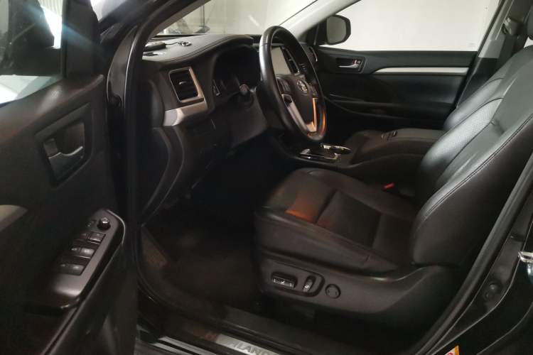 Used Toyota Highlander 2018 2.0T Four-Wheel Drive Prestige Version 7 Seats China VI Standard Driver Seat