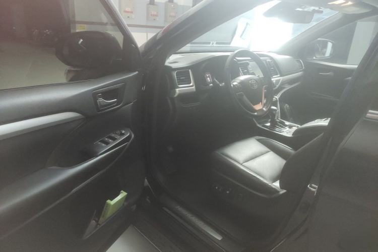 Used Toyota Highlander 2018 2.0T Four-Wheel Drive Luxury Version 7 Seats China VI Standard Driver Seat