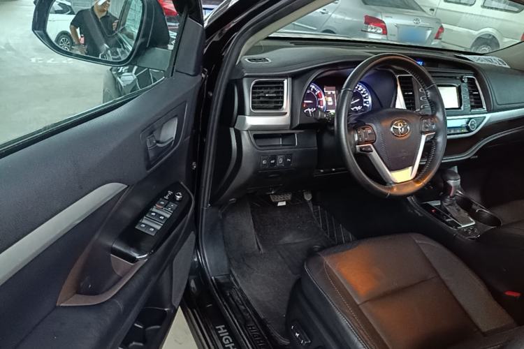 Used Toyota Highlander 2018 2.0T Four-Wheel Drive Luxury Version 7 Seats China VI Standard Driver Seat