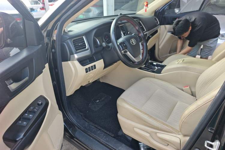 Used Toyota Highlander 2018 2.0T Two-Wheel Drive Elite Edition 7 Seats Emission Standard China V Driver Seat