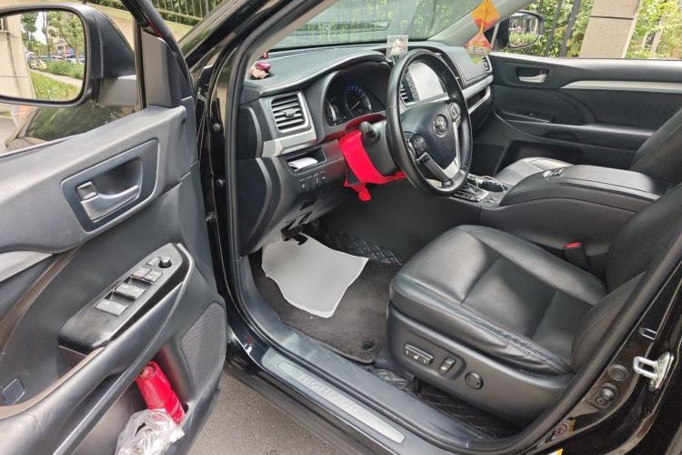 Used Toyota Highlander 2018 2.0T Four-Wheel Drive Luxury Version 7 Seats China VI Standard Driver Seat