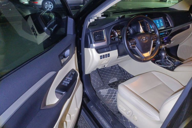 Used Toyota Highlander 2018 2.0T Four-Wheel Drive Luxury Version 7 Seats China VI Standard Driver Seat