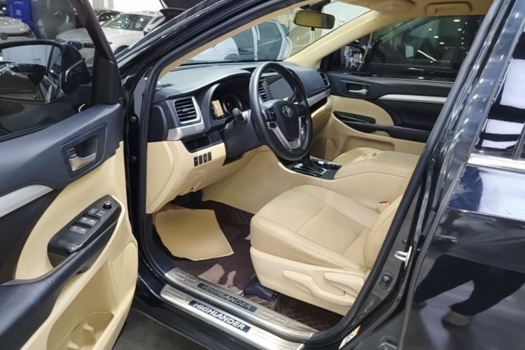 Used Toyota Highlander 2018 2.0T Four-Wheel Drive Elite Edition 7 Seats China VI Standard Driver Seat