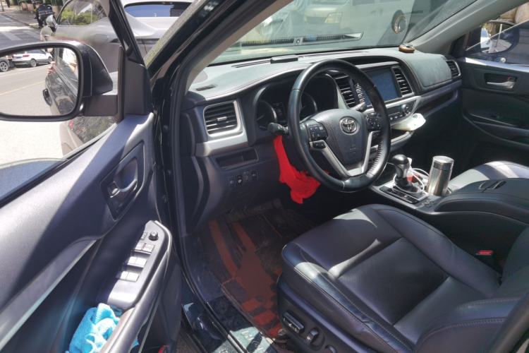 Used Toyota Highlander 2018 2.0T Four-Wheel Drive Luxury Version 7 Seats China VI Standard Driver Seat