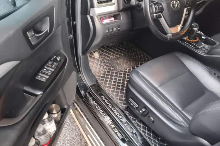 Used Toyota Highlander 2018 2.0T Four-Wheel Drive Prestige Version 7 Seats China VI Standard Driver Seat