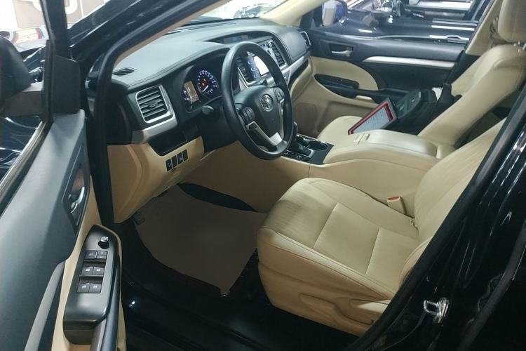 Used Toyota Highlander 2018 2.0T Four-Wheel Drive Elite Edition 7 Seats China VI Standard Driver Seat