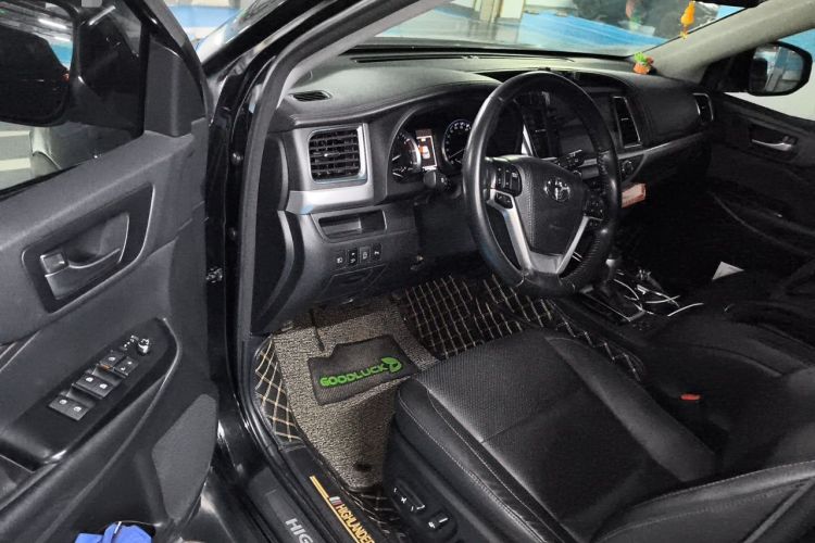 Used Toyota Highlander 2018 2.0T Four-Wheel Drive Luxury Edition 7 Seats China V Emission Standard Driver Seat
