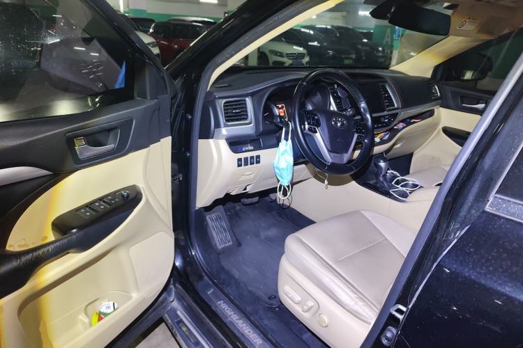 Used Toyota Highlander 2018 2.0T Four-Wheel Drive Luxury Edition 7 Seats China V Emission Standard Driver Seat