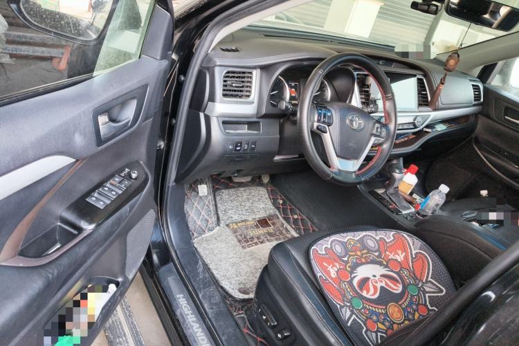 Used Toyota Highlander 2018 2.0T Four-Wheel Drive Luxury Version 7 Seats China VI Standard Driver Seat
