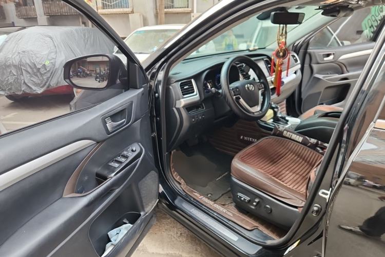 Used Toyota Highlander 2018 2.0T Four-Wheel Drive Prestige Version 7 Seats China V Emission Standard Driver Seat