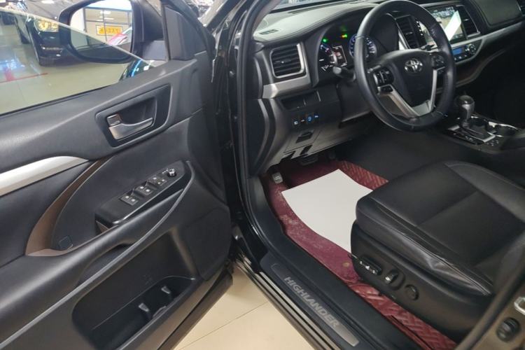 Used Toyota Highlander 2018 2.0T Four-Wheel Drive Luxury Version 7 Seats China VI Standard Driver Seat