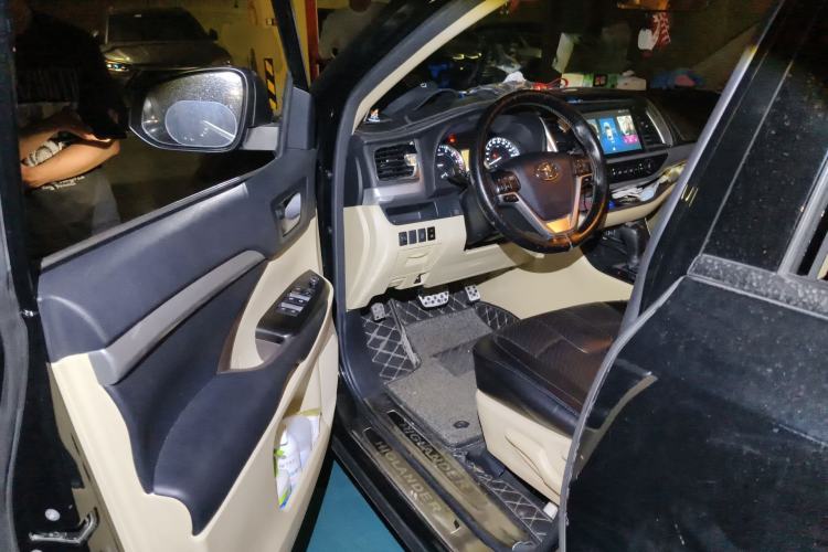 Used Toyota Highlander 2018 2.0T Two-Wheel Drive Elite Edition 7 Seats China VI Standard Driver Seat