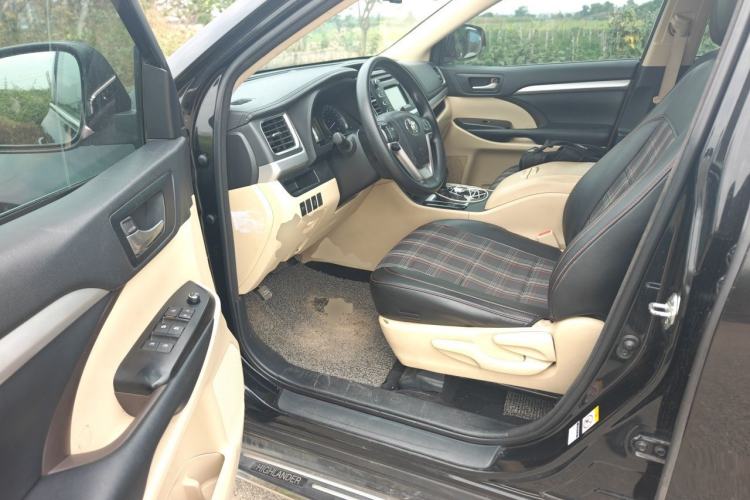 Used Toyota Highlander 2018 2.0T Two-Wheel Drive Elite Edition 5 Seats Emission Standard China V Driver Seat