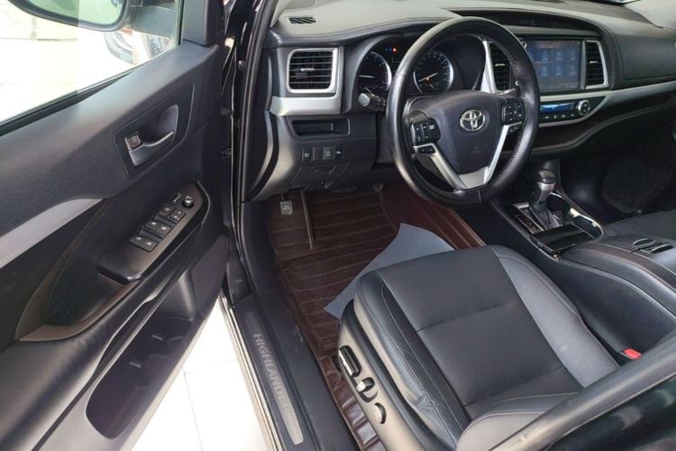 Used Toyota Highlander 2018 2.0T Four-Wheel Drive Luxury Version 7 Seats China VI Standard Driver Seat