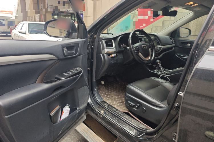 Used Toyota Highlander 2018 2.0T Four-Wheel Drive Luxury Edition 7 Seats China V Emission Standard Driver Seat