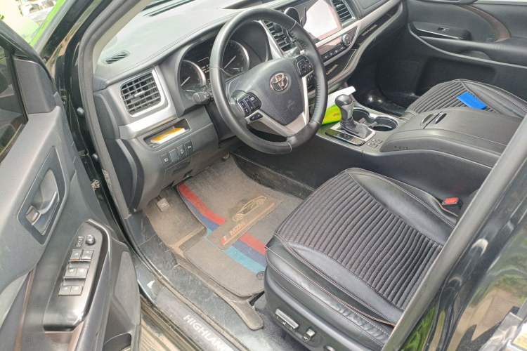 Used Toyota Highlander 2018 2.0T Four-Wheel Drive Luxury Edition 7 Seats China V Emission Standard Driver Seat