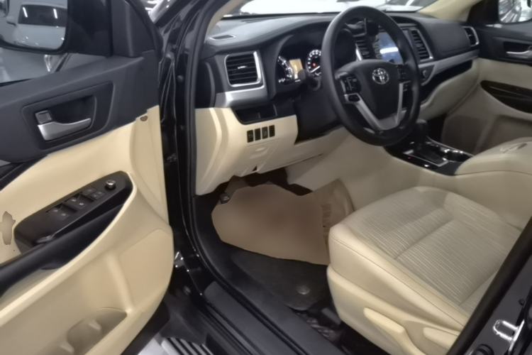 Used Toyota Highlander 2018 2.0T Four-Wheel Drive Elite Edition 7 Seats China VI Standard Driver Seat
