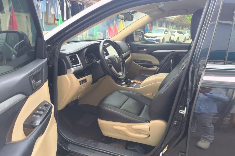 Used Toyota Highlander 2018 2.0T Four-Wheel Drive Elite Edition 7 Seats China VI Standard Driver Seat