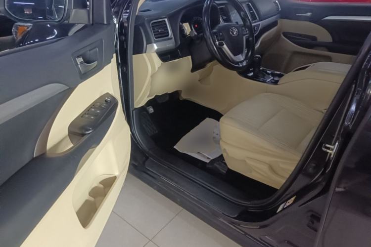 Used Toyota Highlander 2018 2.0T Two-Wheel Drive Elite Edition 7 Seats Emission Standard China V Driver Seat